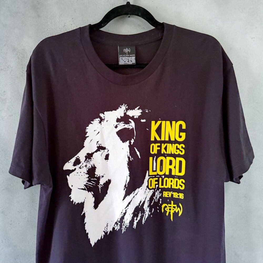 Vintage Y2K Not Of This World King of Kings Lord of Lords Lion Large Tee Shirt L